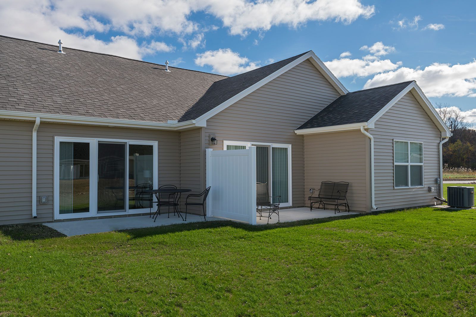 Back patio areas at Horizon Pointe Villas by Miller Diversified Construction