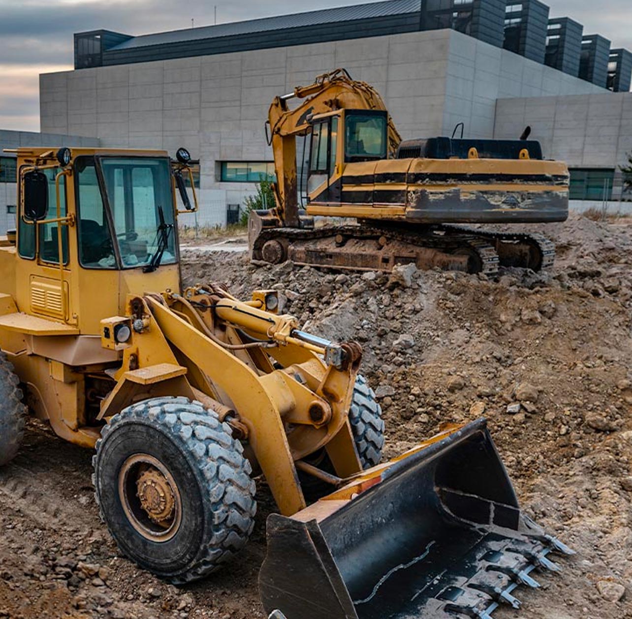 Construction-manager-at-risk-delivery-method A bulldozer parked in front of construction manager at risk project