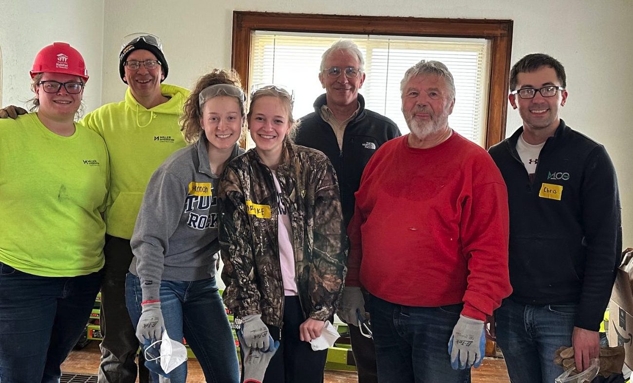 Miller Diversified volunteers for Habitat for Humanity.